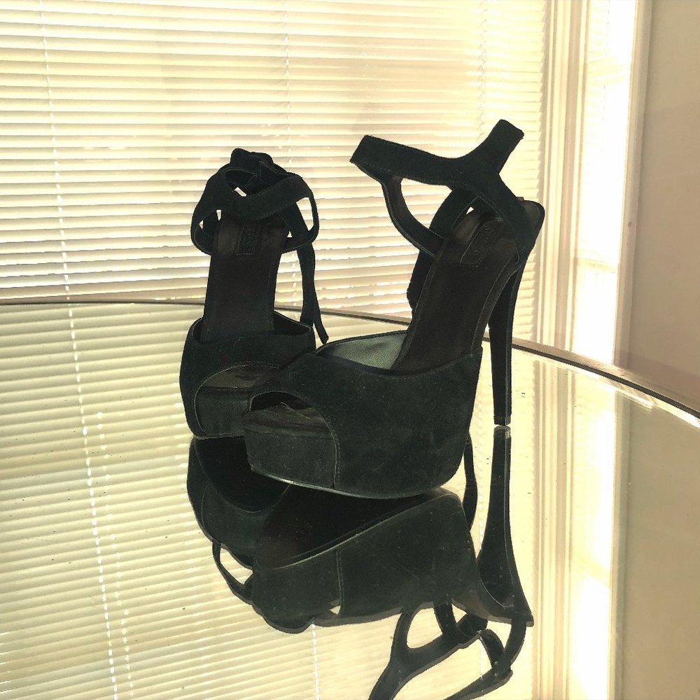 Black Open-toe Pumps